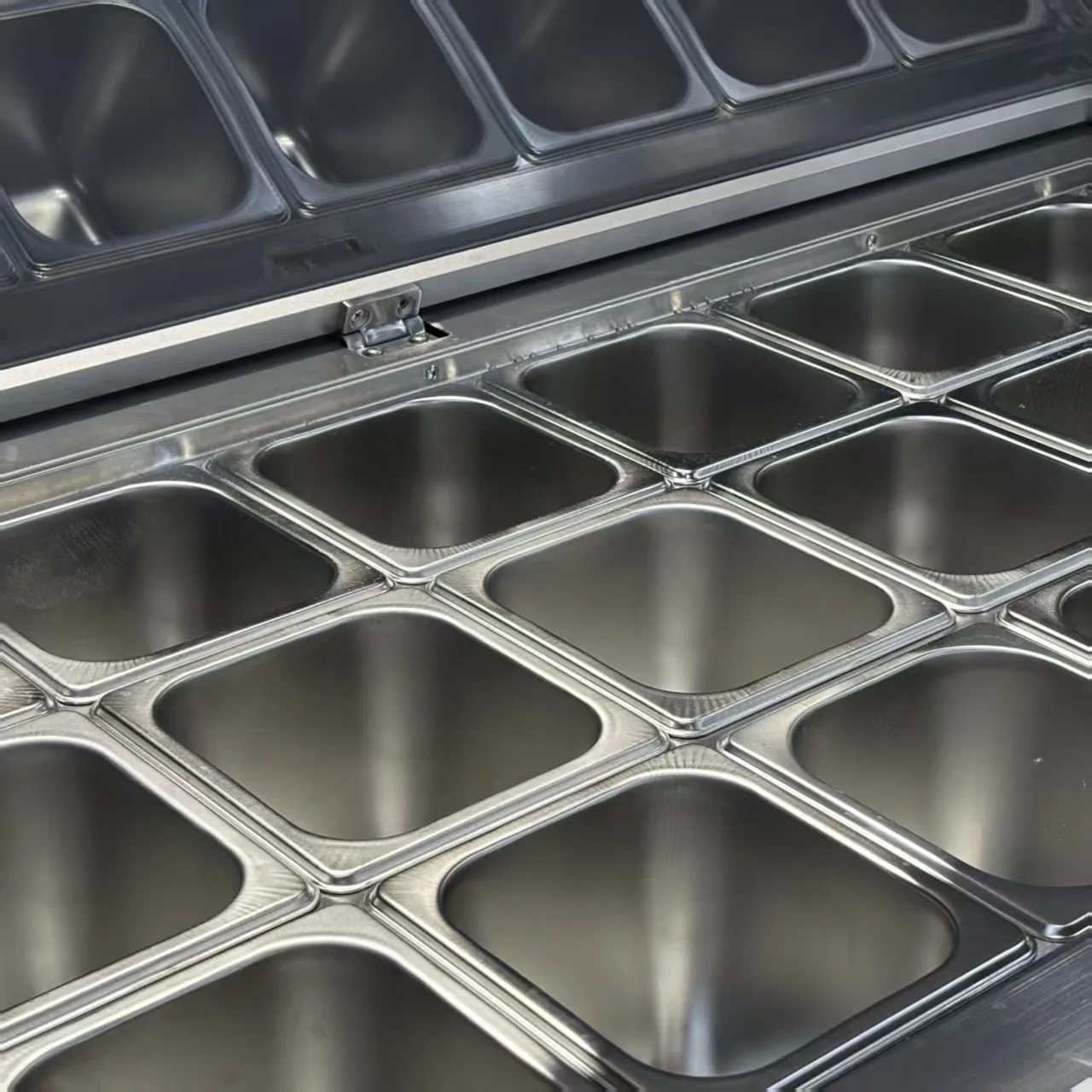 Arc Glass Salad Prep Refrigerator 5